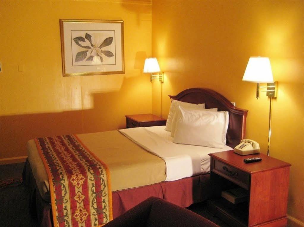 Charlotte Express Inn ภายนอก รูปภาพ